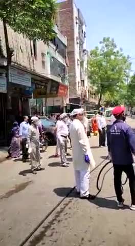 सरस्वती विहार: शकूरपुर में विधायक प्रीति जितेंद्र तोमर द्वारा युद्ध स्तर पर चलाया गया सेनिटाइज अभियान
#sinetyzer #corona