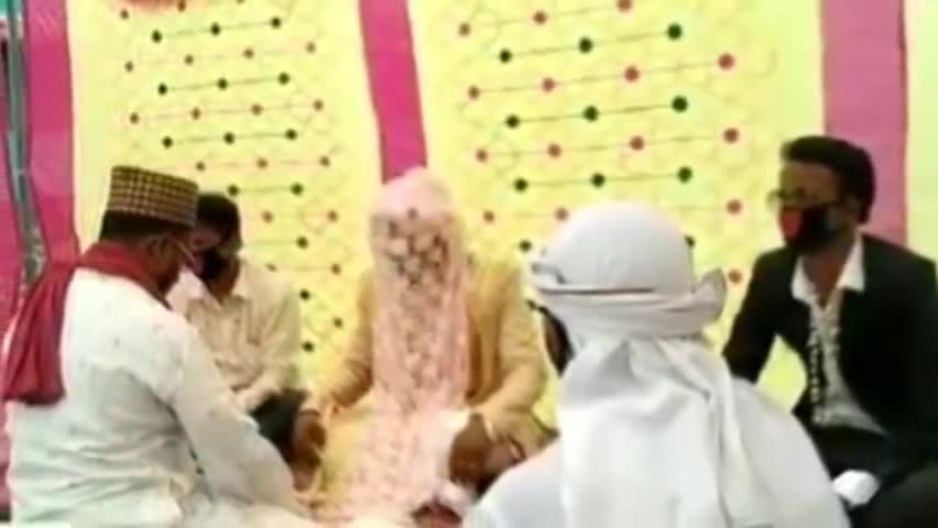 सिसवन: सिसवन थाना क्षेत्र के हंसराजपुर में सोशल डिस्टेंसिंग के साथ हुआ निकाह #निकाह #सोशल_डिस्टेंस