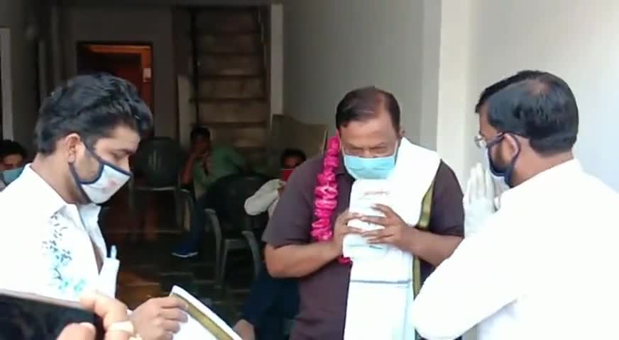 मैनपुरी: प्रसपा नेता ने पत्रकारों को किया सम्मानित, मीडियाकर्मियों को बताया कोरोना योद्धा #प्रसपा #कोरोना_वायरस