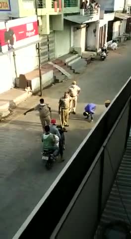 लाडपुरा: कोटा पुलिस मुर्गा बनाकर मार रही है डंडा 

घर रहे सुरक्षित रहे 

#KotaNews #Kota #KotaPolice