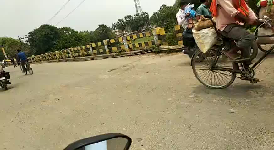 दलसिंहसराय: #दलसिंहसराय में कुछ लोगो ने आज दुकान खोला आज से खुलने लगे सभी दुकान
देखिए दलसिंहसराय गुदरी रोड से लाइव