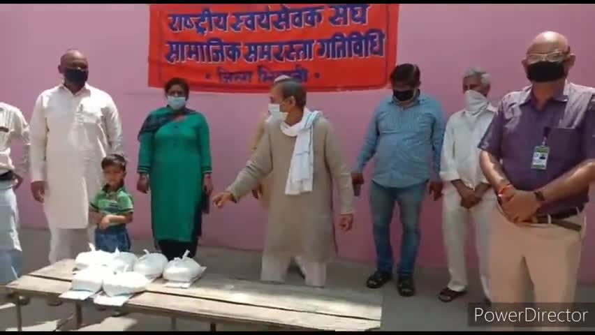 भिवानी: रविदास मंदिर के प्रांगण में RSS ने सफाई कर्मचारियों को किया सम्मानित व बांटे मास्क और सेनेटाइजर #करोना_वायरस #आरएसएस