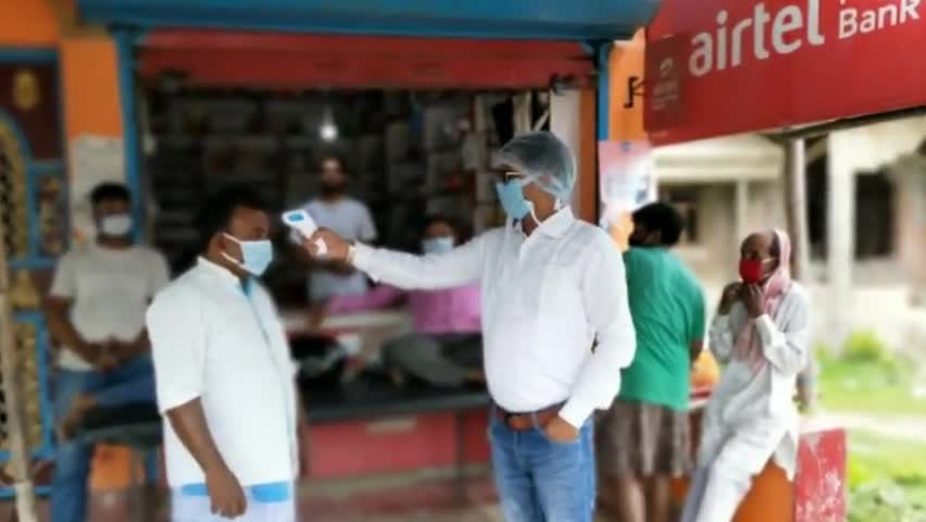 सिकटी: बरदाहा मुखिया ने थर्मल स्कैनर से खुद व पंचायत के लोगों की करवाई स्क्रीनिंग #कोरोना #थर्मल_स्कैनिंग