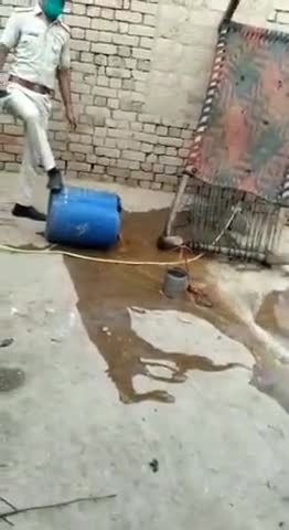 अनूपगढ़: अनूपगढ़ पुलिस और आबकारी विभाग ने गांव 78GB और 86GB में संयुक्त कार्रवाई कर 1200 लीटर लाहन किया नष्ट #पुलिस #आबकारी_विभाग