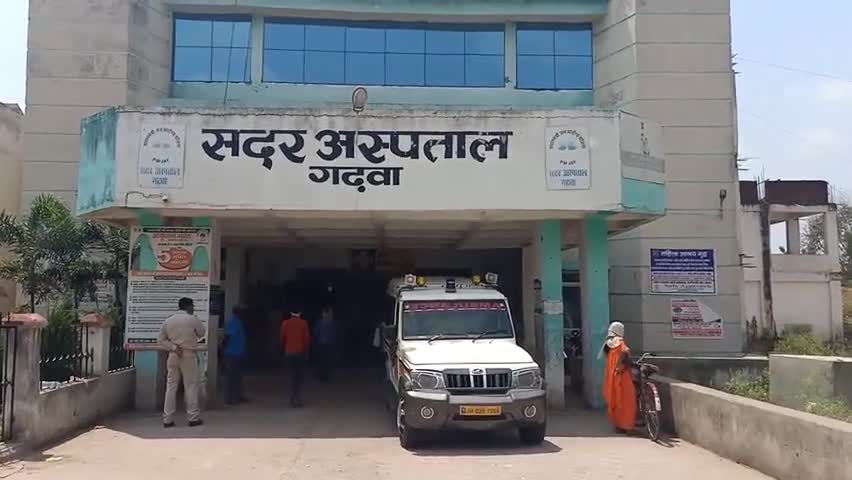 गढ़वा: आईएमए की ओर से जिला सचिव ने सदर अस्पताल में 100 पीपीई किटों का किया वितरण #आईएमए #पीपीई