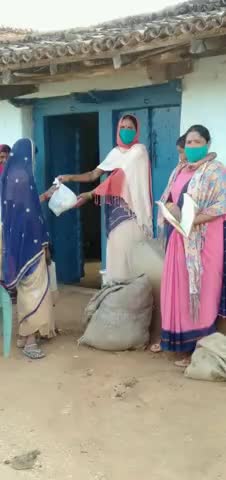 डंडई: प्रखंड क्षेत्र की कई आंगनबाड़ी सेविकाओं ने गर्भवती व धात्री महिलाओं के घर जाकर बांटा पोषाहार #पोषाहार #कोरोना_वायरस