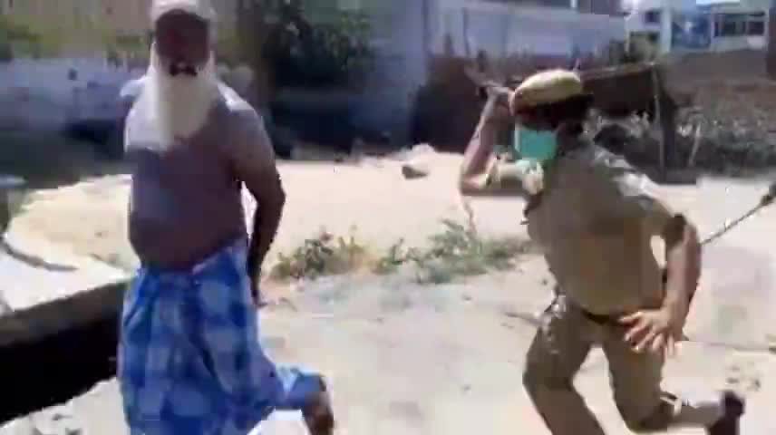 कानपुर: Police wale #Jo kar rahe hain Achcha kar rahe# hain lekin jo chij# Samjhane Se ho jata hai vah maarpeet kar Nahin#