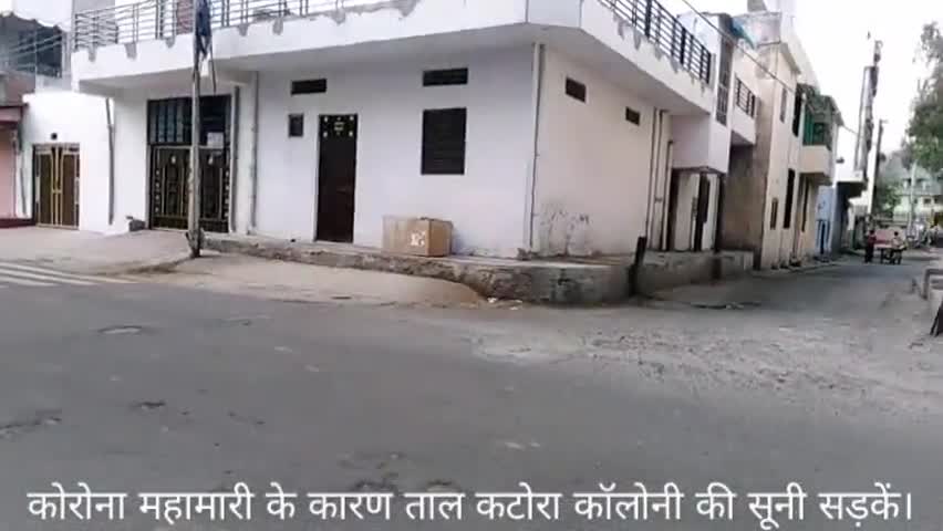 जयपुर: #पुलिस_मित्र बनकर निभा रहे #जिम्मेदारी। 😊😊😊 #कोरोना_को_हराना_है।