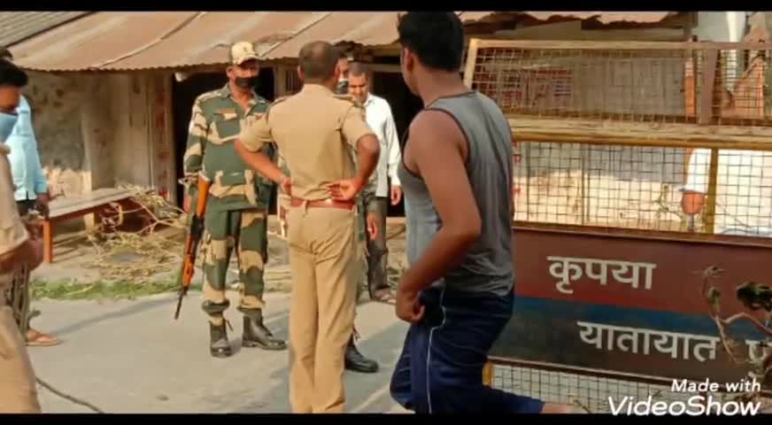 तमकुही राज: भागी पट्टी बाज़ार में बिहार पुलिस ने रोकी बीएसएफ की टुकड़ी, नहीं जाने दिया गया बिहार #बीएसएफ #पुलिस