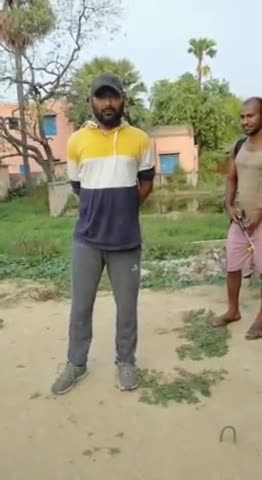 मानपुर: #prakhand Manpur Panchayat Gere ke Mukhia Manoj Kumar Sharma ji ke Dwara bara village me Sanitizer ka chidkaw karwaya
