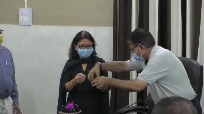 चाईबासा: 65 साल की हुईं जिले की सिविल सर्जन मंजू दुबे, सदर अस्पताल में ही डॉक्टरों के साथ मनाया जन्मदिन #जन्मदिन #सर्जन
