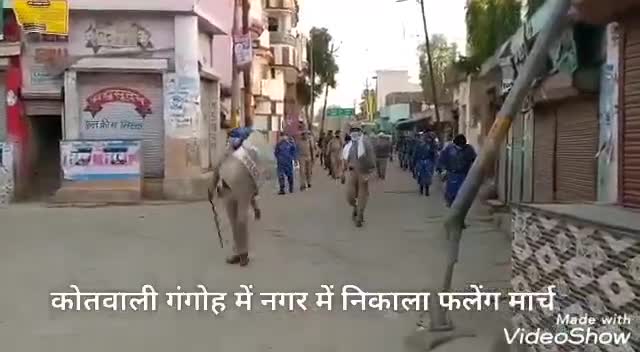 सहारनपुर: _--गंगोह पुलिस ने भारी रैपिड़ एक्शन फोर्स व पुलिस dora karte hue logo ko ghar par rhene ki slah dete hue #gangho