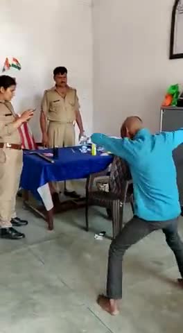 हनुमानगढ़: भाई लाँकडाउन देखने निकला था, सपना चौधरी का डाँस करना पडा।😄😄😄😄#coronavirusalert #gharmebaitho