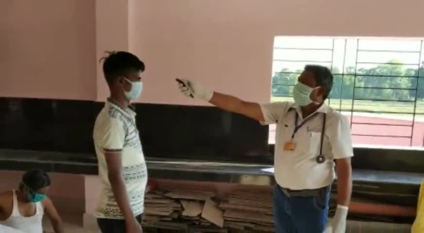 संग्रामपुर: दूसरे राज्यों से आए 7 लोगों को जांच के बाद संग्रामपुर के रैन शेल्टर मौजमा क्वॉरेंटाइन सेंटर में रखा गया #क्वारेंटाइन
