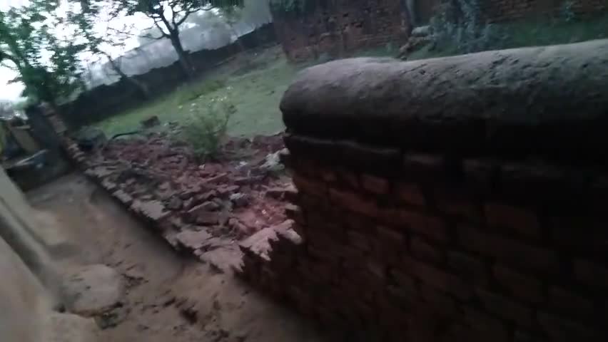 देवीपुर: बारिश के कारण दीवार गिरा।
#झूमर बाद