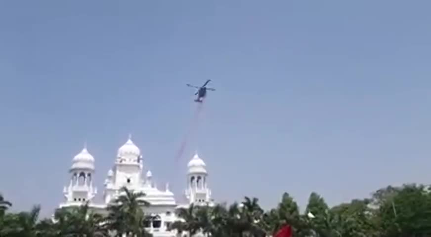 कानपुर: किंग जार्ज मेडिकल अस्पताल के  कोरोना योद्धाओं का पुष्पवर्षा कर सम्मान करते फौजी योद्धा #kgmu lucknow