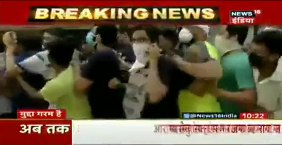 #मितरों! 
#ठेके खुल गए...  #रुझान आपके सामने है !