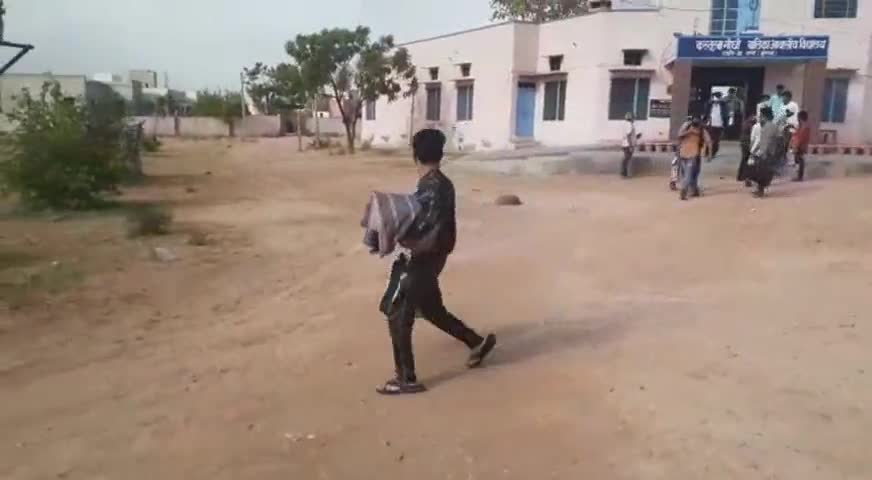 नागौर: नो युवाओ को दुबारा सेम्पलिंग नेगेटिव आने पर किया स्कूल से  होम आइसोलेट
#कोरोना_वायरस #coronafights