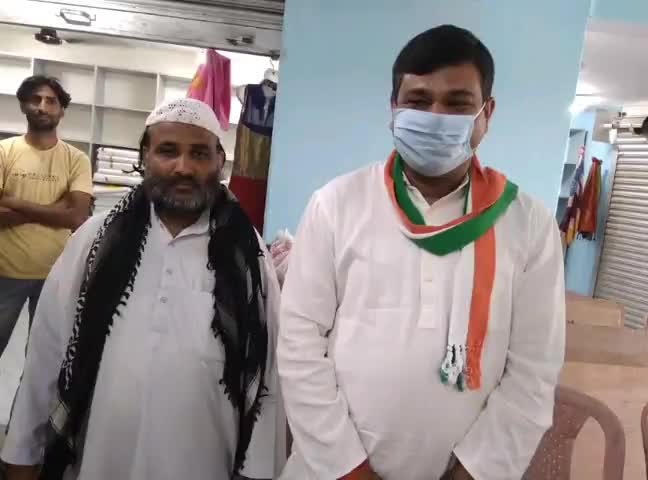 सफीपुर: बांगरमऊ विधानसभा क्षेत्र में प्रमुख समाजसेवी व कांग्रेसी नेता ने रोजेदारों को किया इफ्तार किट का वितरण #इफ्तार #कांग्रेस