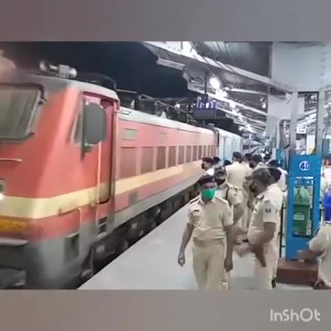 मुशहरी: प्रवासी मजदूरों को लेकर मुजफ्फरपुर जंक्शन पहुंची श्रमिक स्पेशल ट्रेन #श्रमिक_स्पेशल_ट्रेन