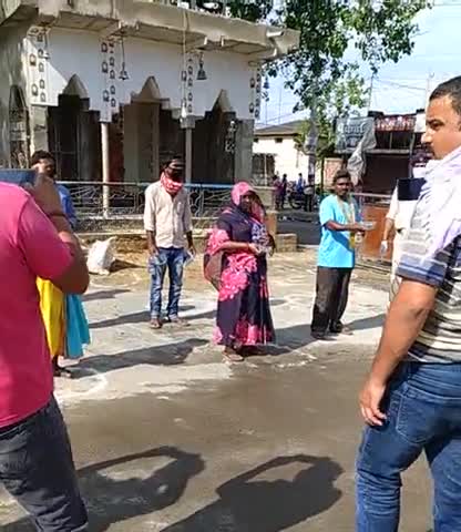कहरा: सहरसा में पुलिस द्वारा कुछ सहयोग
#coronainindia  #बिहार #सहरसा