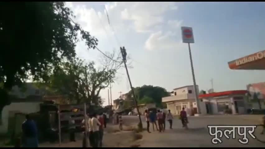 फूलपुर: #lockdown3 
तेज आंधी - तूफान के चलते फूलपुर मे बिजली आपूर्त बाधित
