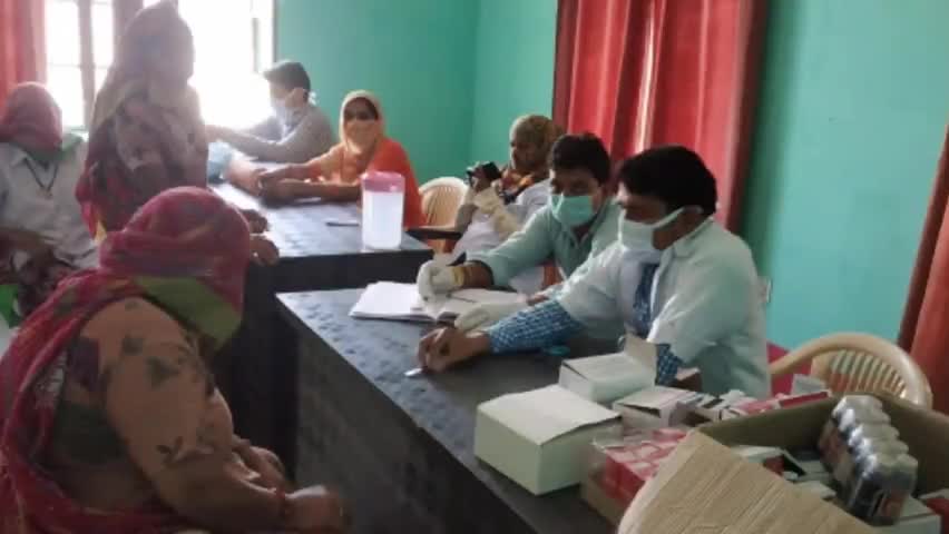 रायसिंहनगर: ग्राम पंचायत 22 PTD में लगा मेडिकल कैंप, समेजा अस्पताल के चिकित्सकों ने की 50 मरीजों की जांच #कोविड_19 #मेडिकल_कैंप