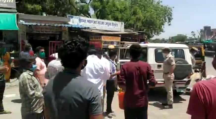 ब्यावर: जवाजा में राजस्थान पुलिस और चिकित्सा कर्मियों का राष्ट्रीय स्वयसेवको द्वारा उनका स्वागत किया । #कोरोनो #coronafighter