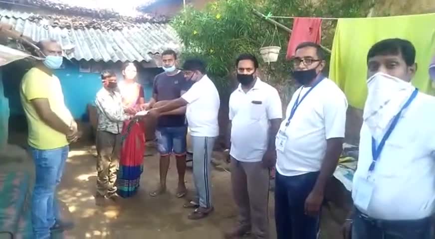 गुमला: गुमला के भक्त टीम ने एक बच्चे के लिए 15 दिनों का इंसुलिन निःशुल्क उपलब्ध कराया
#lockown #gumla #cmjharkhand #medical