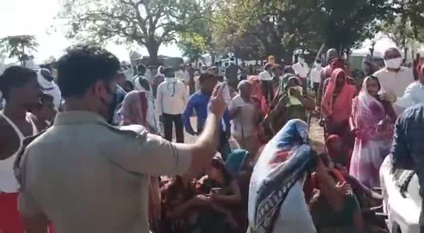 प्रयागराज: माण्डा में मां-बाप और बेटी की गला रेतकर निर्मम हत्या।
#कोरोना_वायरस 
#लॉकडाऊन
#कोरोना