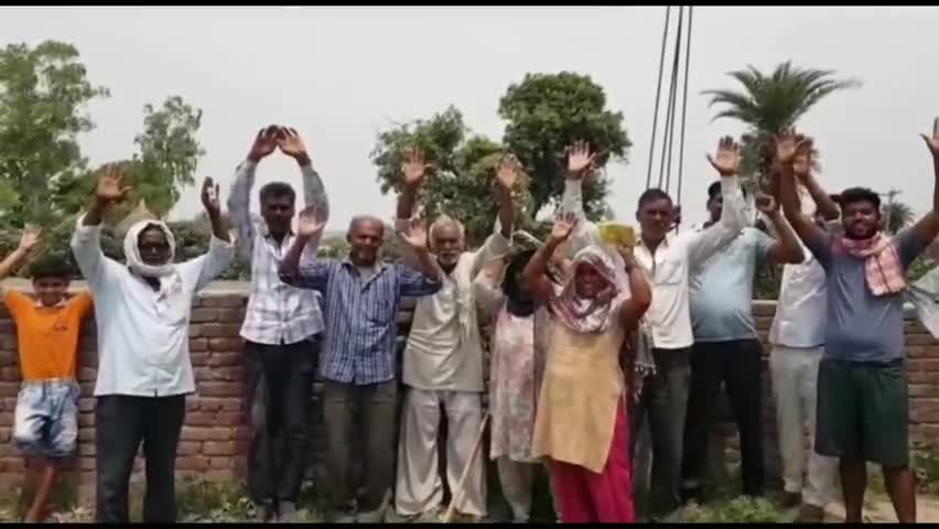धनौरा: तिगरी गांव में ग्रामीणों के राशन कार्ड हुए निरस्त, राशन डीलर पर कालाबाजारी के आरोप लगाते हुए किया प्रदर्शन #राशन_कार्ड