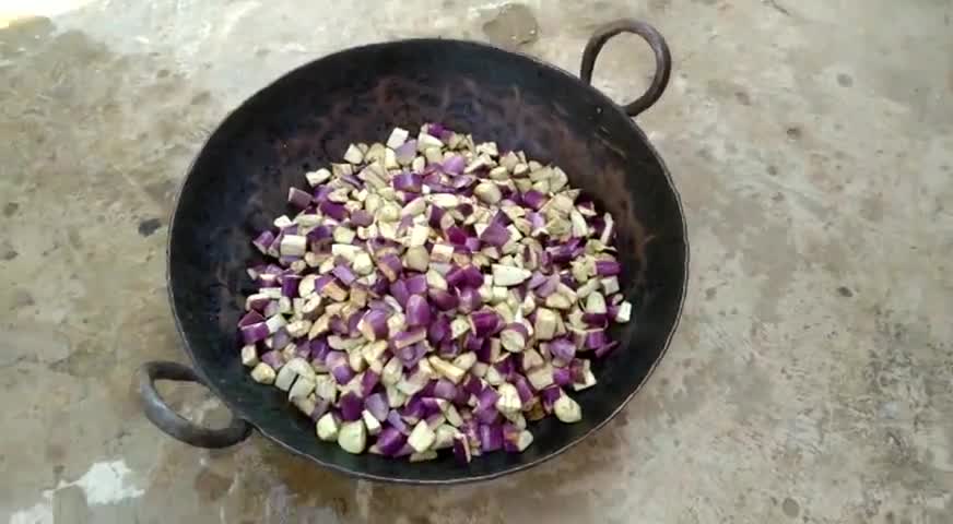 #जरूरतमंद लोगों के लिए #भोजन बनवाते #पूरी एवं #सब्जी
#Covid_19😷
#CoRona