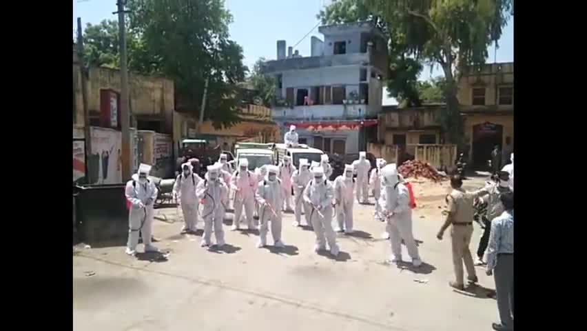 निम्बाहेड़ा: निम्बाहेड़ा में कोरोना वायरस को रोकने के लिए किया गया सैनिटाइजर का छिड़काव #सैनिटाइजर