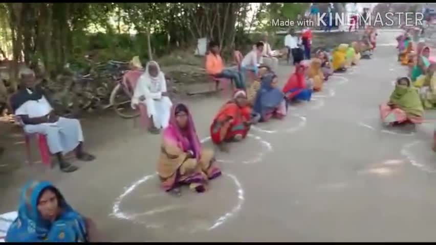 भगवानपुर: भगवानपुर के विभिन्न गावों में समाजसेवी ने गरीब व असहाय लोगों को किया राहत सामग्री का वितरण #राहत_सामग्री
