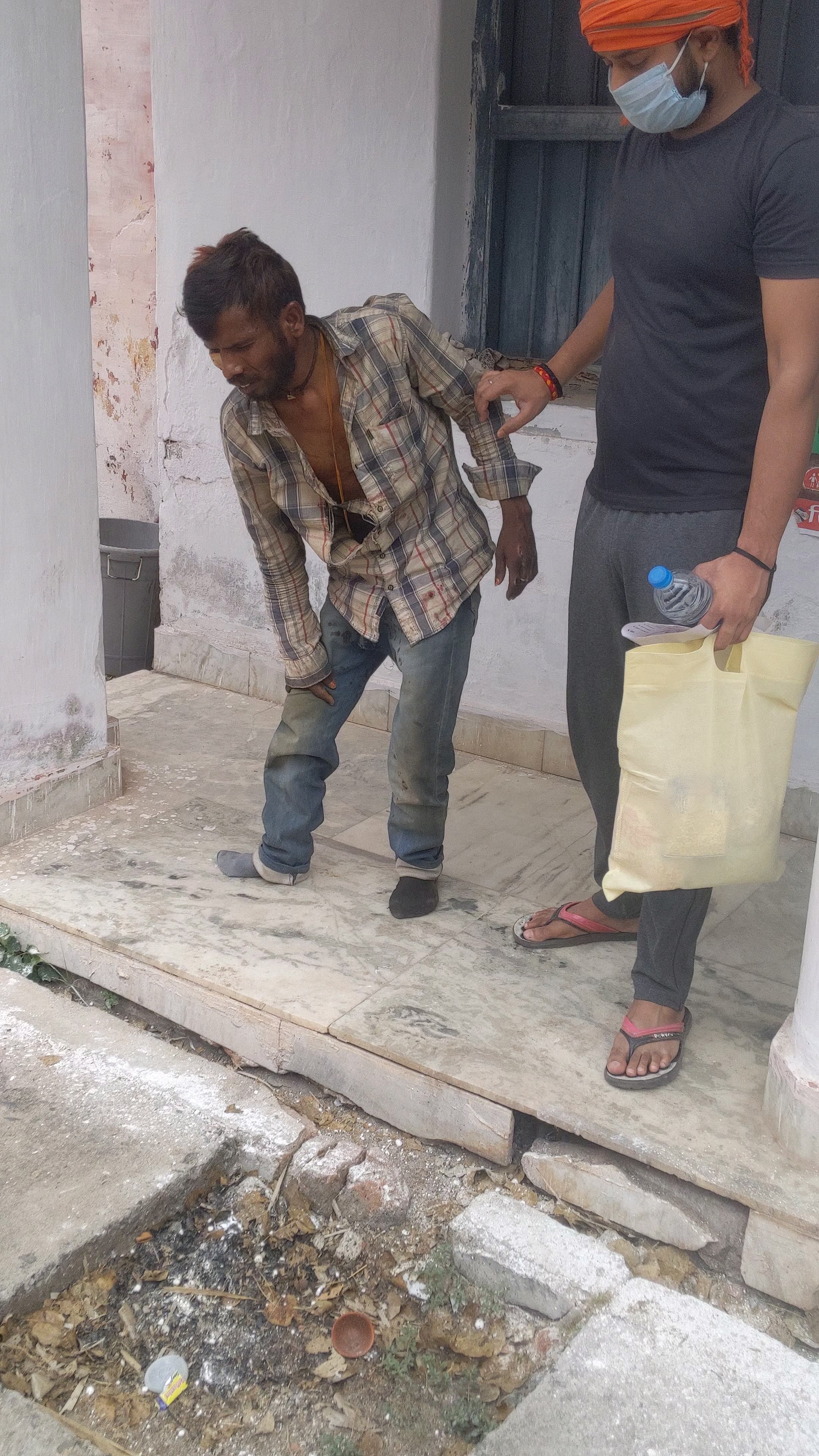 #accident_unknown_People😷
#Sadar_Hospital_Jasidih
#helping_hands 
#Lockdown
#Bhai