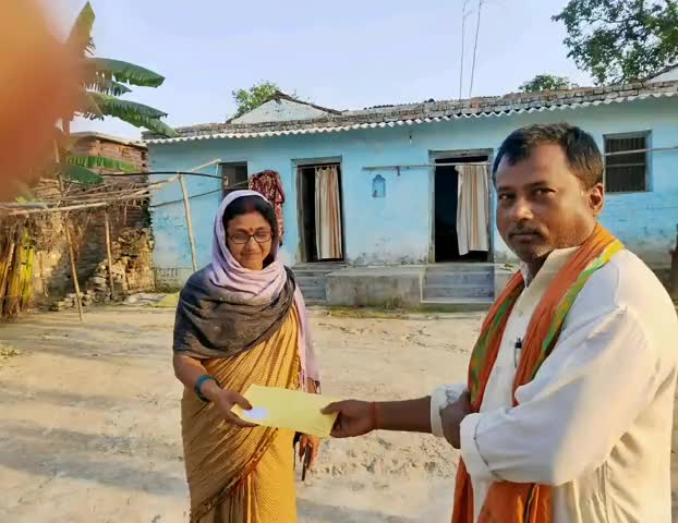 हरसिद्धी: सांसद के सौजन्य से गायघाट मंडल अध्यक्ष एवं महामंत्री ने साबुन-मास्क किट का किया वितरण #सासंद