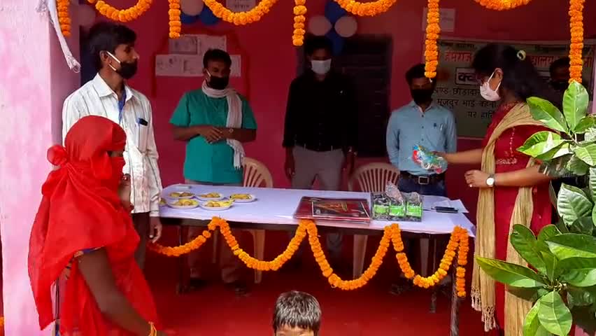 नरकटिया: छौड़ादानो के उच्च विद्यालय परिसर स्थित क्वॉरेंटाइन सेंटर पर बीडीओ की अध्यक्षता में मनाया गया मदर्स डे #मातृ_दिवस