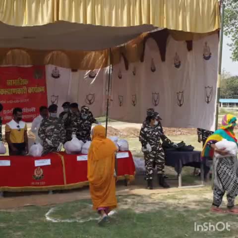 तुलसीपुर: भारत-नेपाल सीमा पर एसएसबी ने थारू जनजाति के लोगों में राशन किट और दैनिक उपयोग की चीजों का किया वितरण #ssb