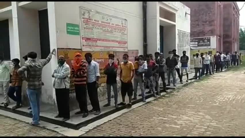 अमेठी: संग्रामपुर सीएचसी पर मंगलवार को अन्य प्रदेशों से लौटे 232 प्रवासी मजदूरों का हुआ स्वास्थ्य परीक्षण #थर्मल_स्क्रीनिंग