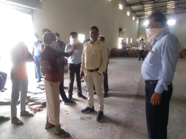 सुसनेर: नगर के कई वेयरहाउस का नायब तहसीलदार ने किया औचक निरीक्षण, नगर परिषद के कर्मचारी भी रहे मौजूद #नायब_तहसीलदार