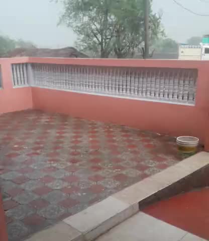 तिजारा: भिवाडी में बारिश के साथ साथ तेज़ हवाएं चली,मिलेगी गर्मी से राहत 🌧
Follow & share #shakeeldiary 
#today5pm #bhiwadi