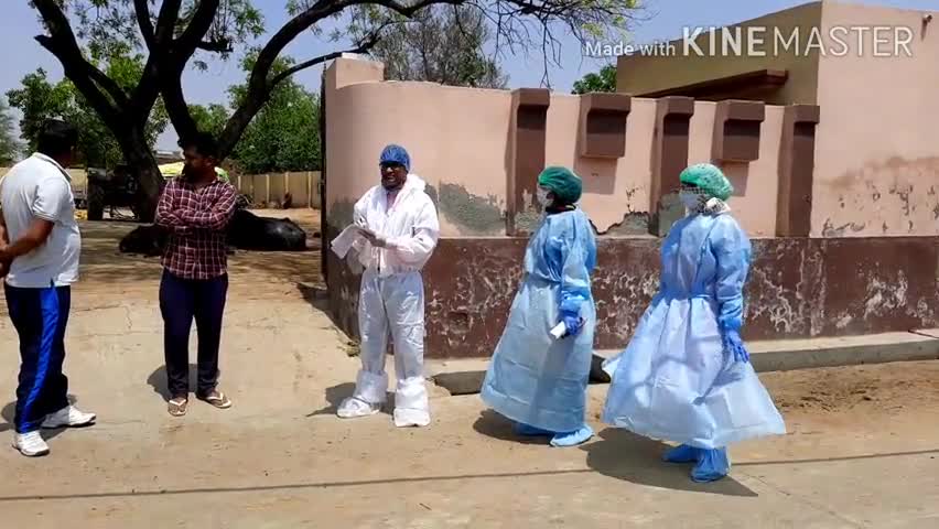 बहादुरगढ़: बुपनिया में स्वास्थ्य विभाग की टीमें कर रहीं स्क्रीनिंग, ग्रामीणों को घर में रहने की दे रहीं हिदायत #थर्मल_स्क्रीनिंग