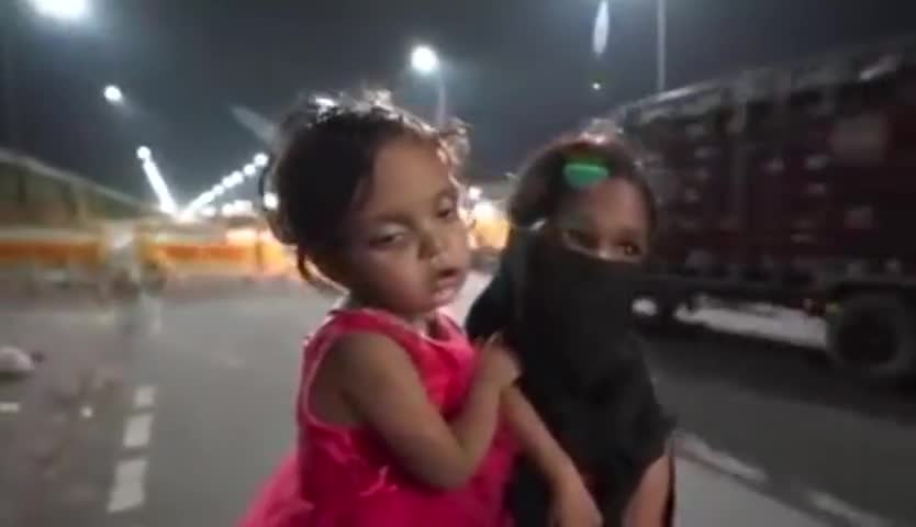 अंधकार घना है,हिम्मत रखिए-हम इन सभी की सुरक्षा में खड़े हैं। सरकार तक इनकी चीखें पहुँचा के रहेंगे! 
#congressformigrants