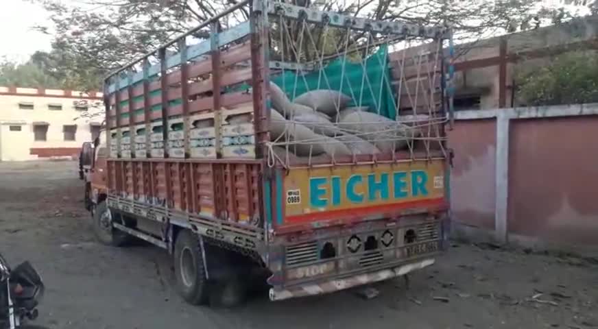 अंजड़: नायब तहसीलदार ने सूचना के आधार पर गेहूं से भरे टेंपो को रोककर की पूछताछ, तहसील कार्यालया में कराया खड़ा #नायब_तहसीलदार