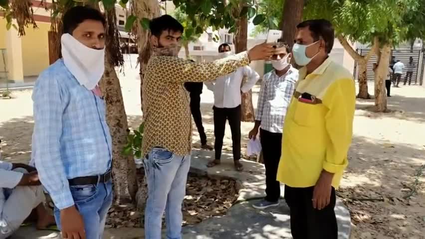 सायला: चोराऊ ग्राम पंचायत में सरपंच अशोक सिंह राजपुरोहित ने थर्मल स्क्रीनिंग मशीन की भेंट #थर्मल_स्क्रीनिंग