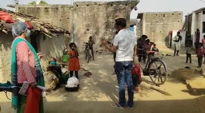 टीकमगढ़: कोरोना हॉटस्पॉट इंदौर से तखा गांव पहुंचे 8 मजदूरों को जांच के बाद किया गया होम क्वारेंटाइन #क्वारेंटाइन