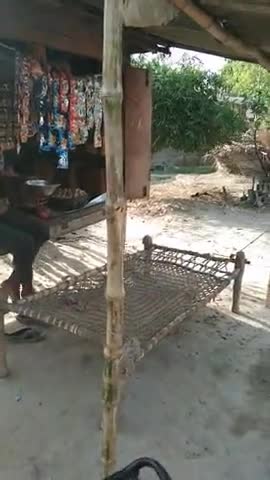 रसड़ा: #corona_lockdown  सोसल डिस्टेंस का पूरे तरीका से पालन करते हुए रसड़ा के एक कामसिपुर गाव