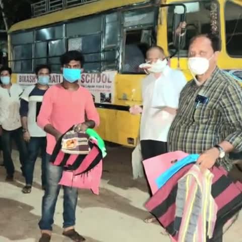केवटी रनवे: केवटी में कोरोना महामारी के बीच श्रमिकों के घर लौटने का सिलसिला जारी, सभी को किया जा रहा क्वारंटाइन #क्वारंटाइन