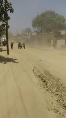 रायबरेली: गोरा बाज़ार चौराहा से PAC तक मार्ग में उड़ रही है धूल सड़क किनारे रहने वाले लोग हो रहे परेशान#jal nigam #dm_raebareli