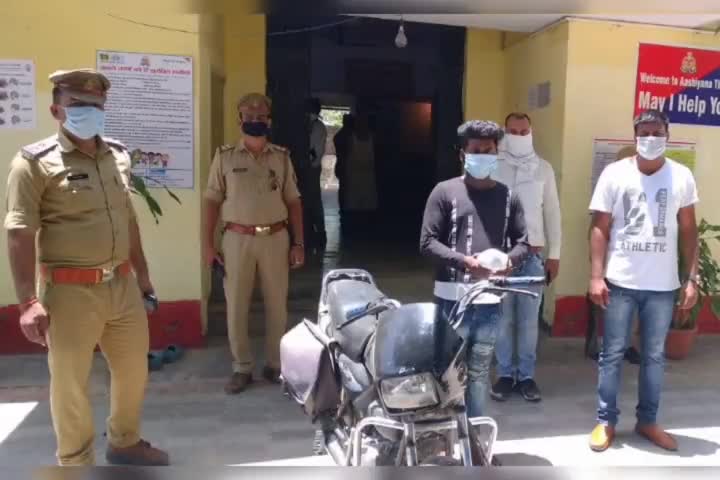 चोरी की बाइक सहित गांजा बेचने जा आरोपी गिरफ्तार।
            #आशियाना#